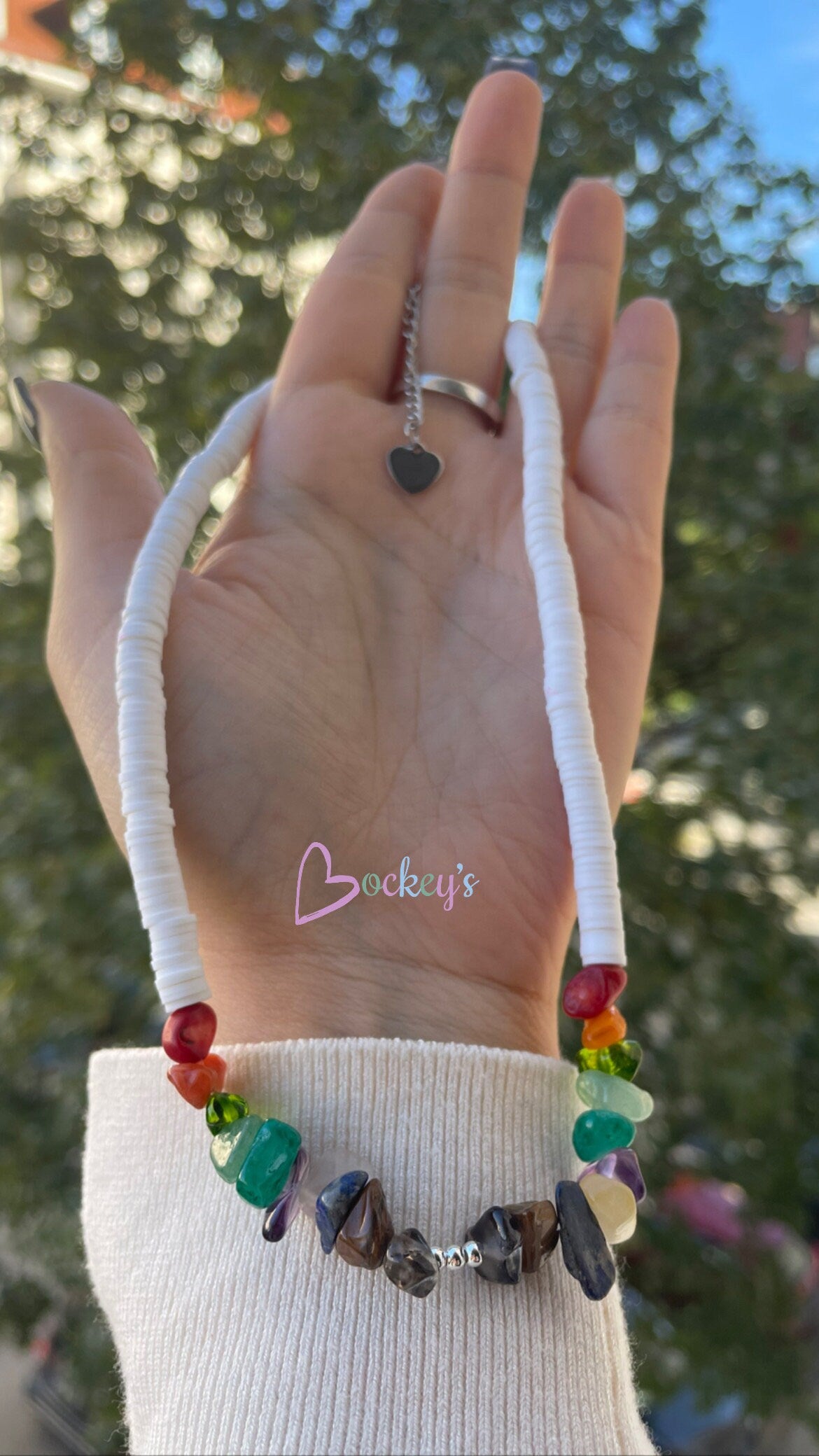 Multi-color necklace with chip stones, gold-plated beads and flat beads for summer