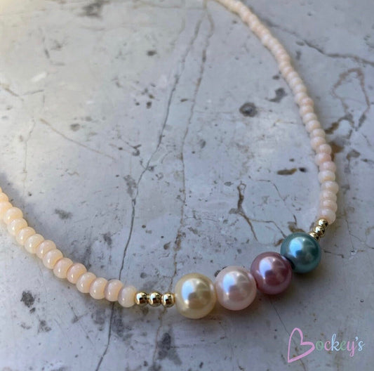 Pastel minimalist elegant necklace beaded with artificial pearls